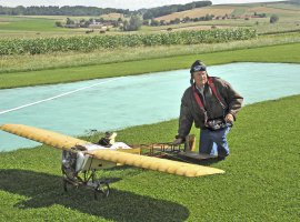 !00 Jahre  Flug ber den rmelkanal mit der Bleriot